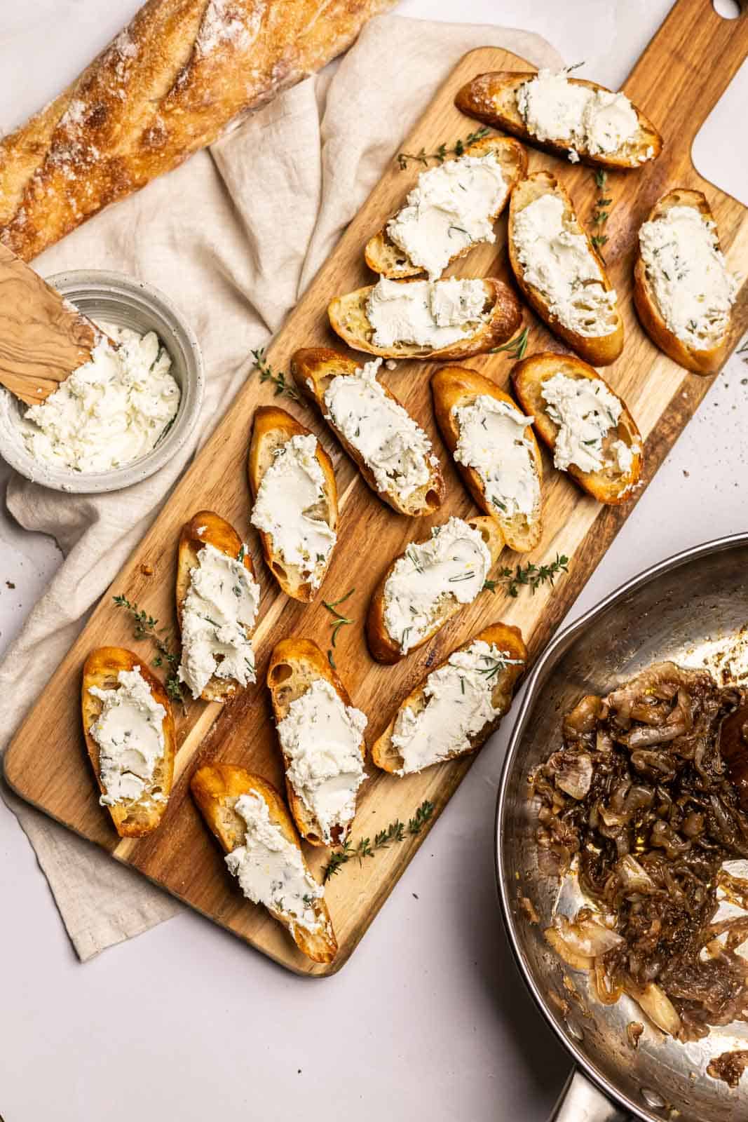 Goat Cheese Crostini With Balsamic Caramelized Onions 35 Min goat-cheese-crostini-with-balsamic-caramelized-onions-35-min