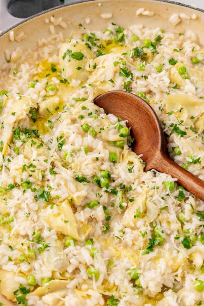 Artichoke risotto in a pan, zoomed in.