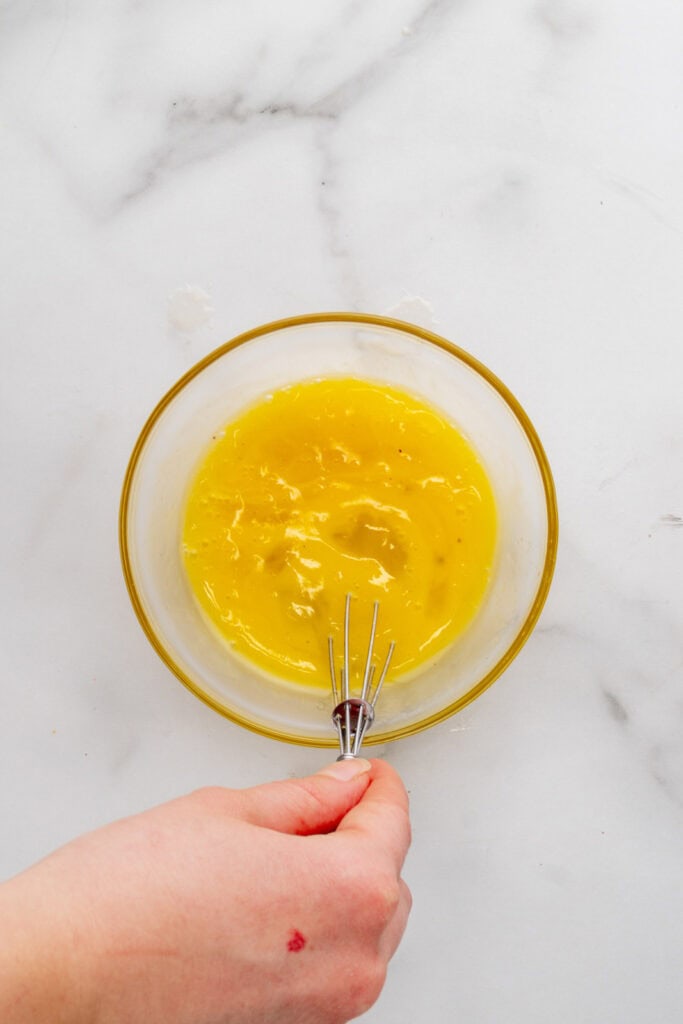 Tempering eggs for an easy pastina.