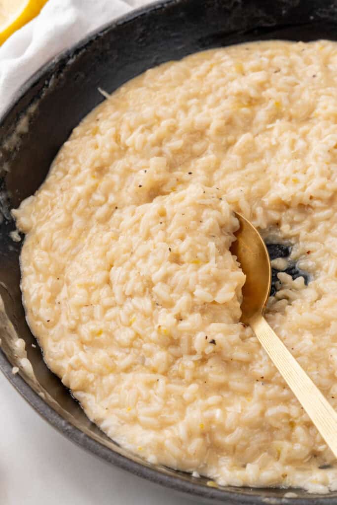 Risotto al limone in a pan.