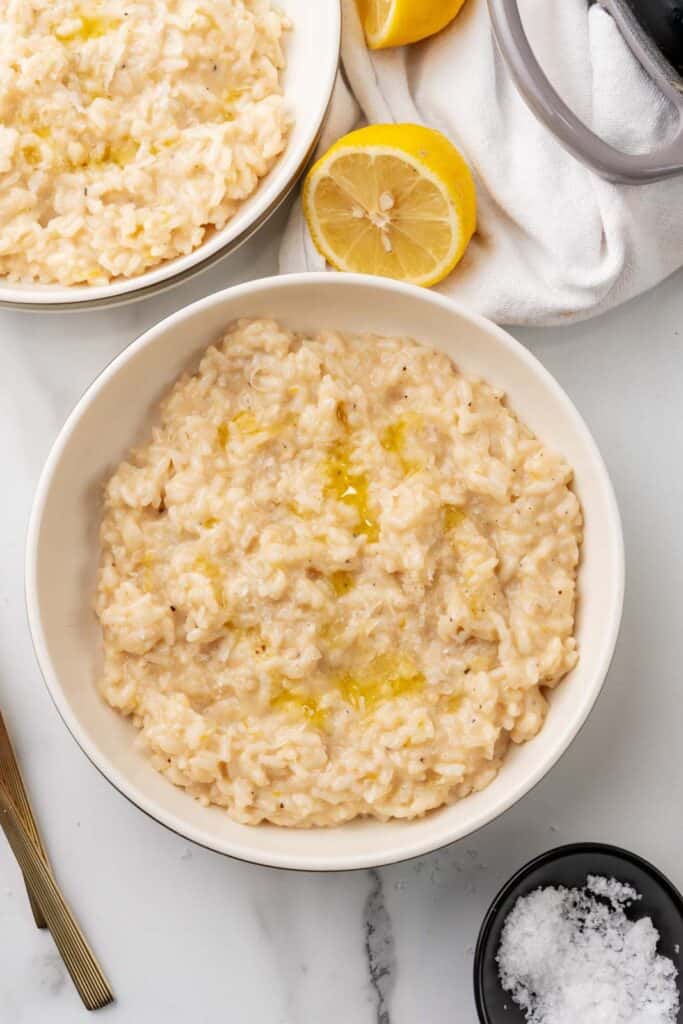 A bowl of risotto al limone.