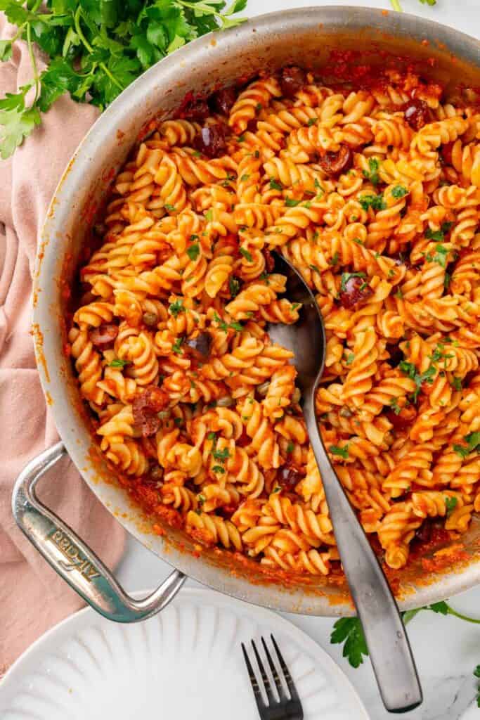 Fusilli alla puttanesca in a skillet.